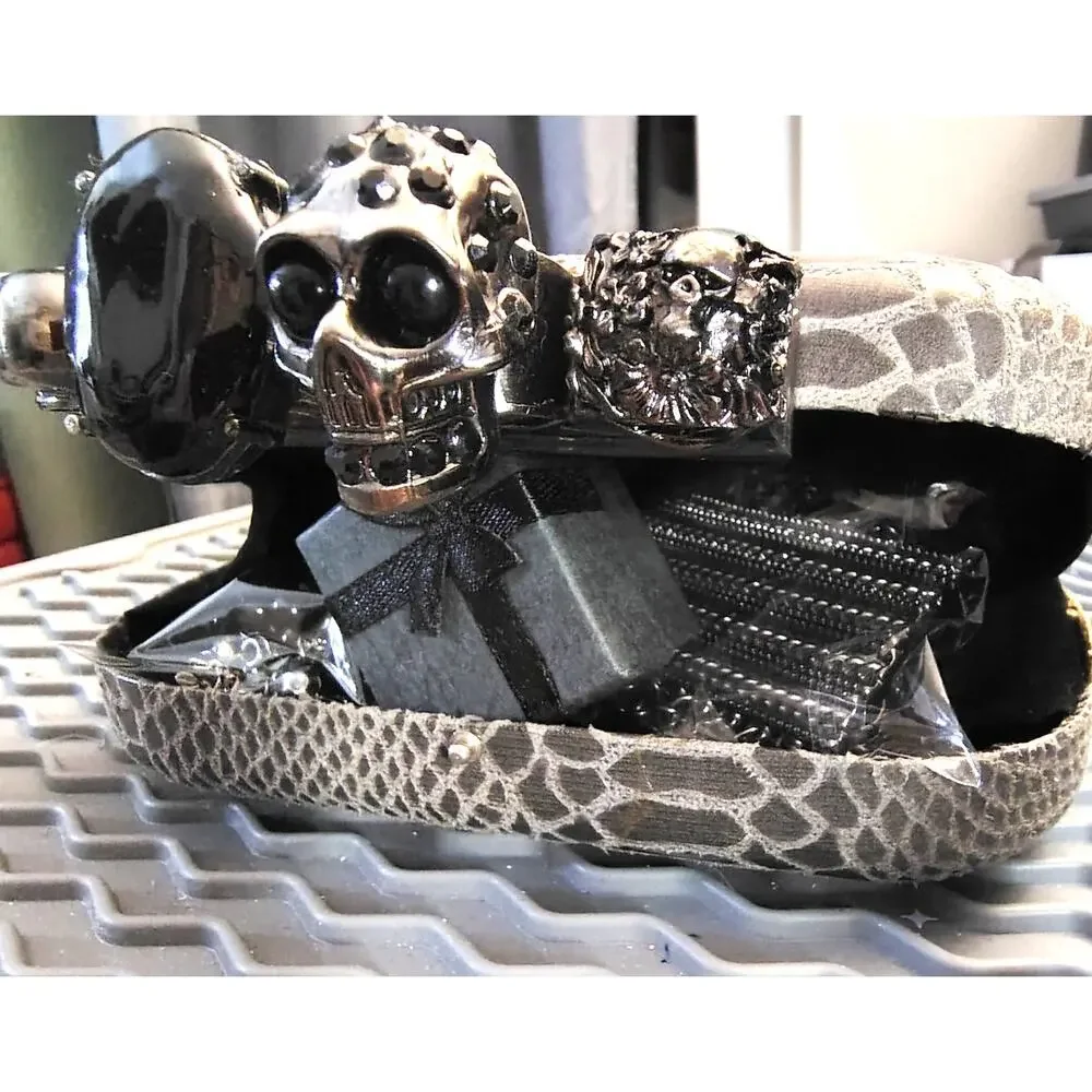 HARD SHELL SKULL/GOTH SNAKE PATTERN CLUTCH - HEMATITE KNUCKLES CLASP